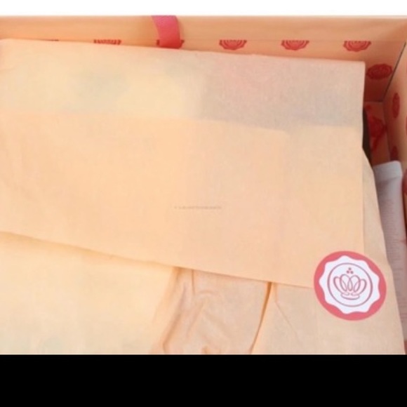 GLOSSYBOX HEART STORAGE KEEPSAKE BOX - Picture 7 of 8